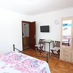 Lichtdurchflutetes Apartment Nur 300 Meter Zum Strand Mit Balkon, Privatparkplatz