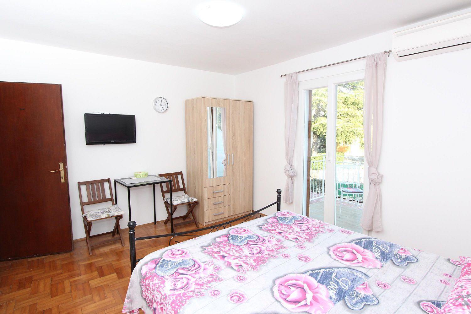 Lichtdurchflutetes Nur 300 Meter Zum Mit Balkon, Privatparkplatz *