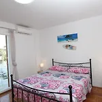 Lichtdurchflutetes Apartment Nur 300 Meter Zum Strand Mit Balkon, Privatparkplatz