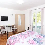 Lichtdurchflutetes Apartment Nur 300 Meter Zum Strand Mit Balkon, Privatparkplatz